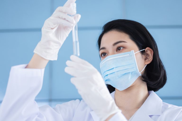 製薬メーカーにてワクチン開発の実験補助